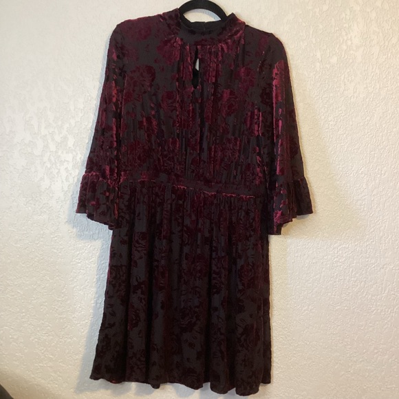29. ModCloth Mocked Neck Velvet Floral Mini Dress Size L - Picture 3 of 8